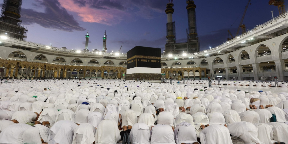 Book Umrah Packages from the UK and Get a Budget-Friendly Umrah Deal